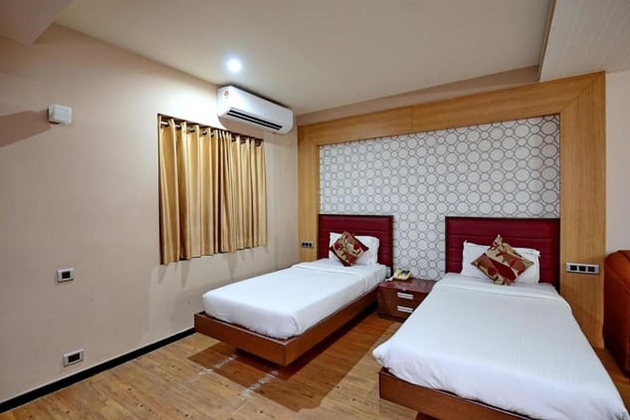 Gold Coast Beach Resort Пури Екстериор снимка