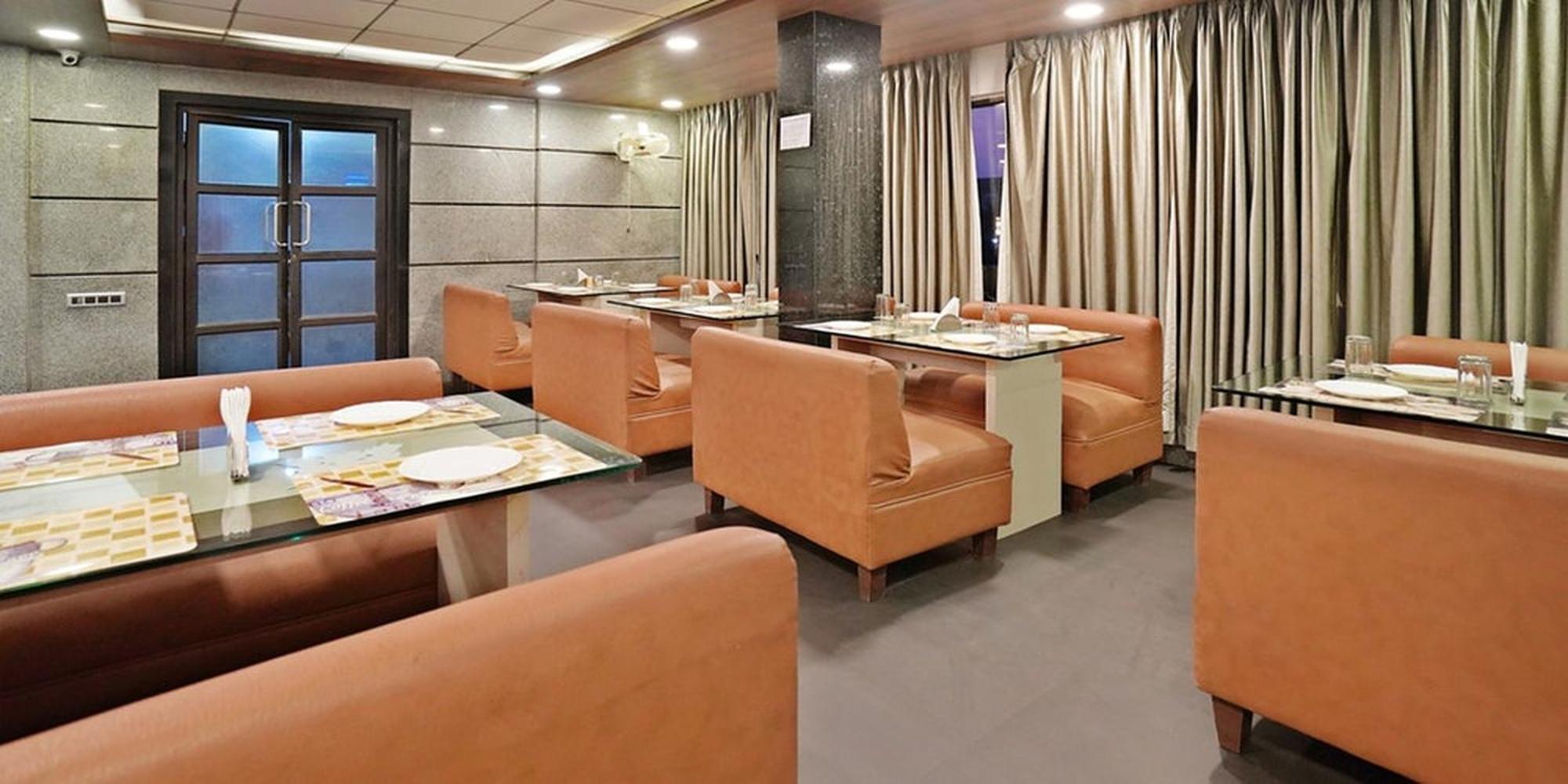 Gold Coast Beach Resort Пури Екстериор снимка