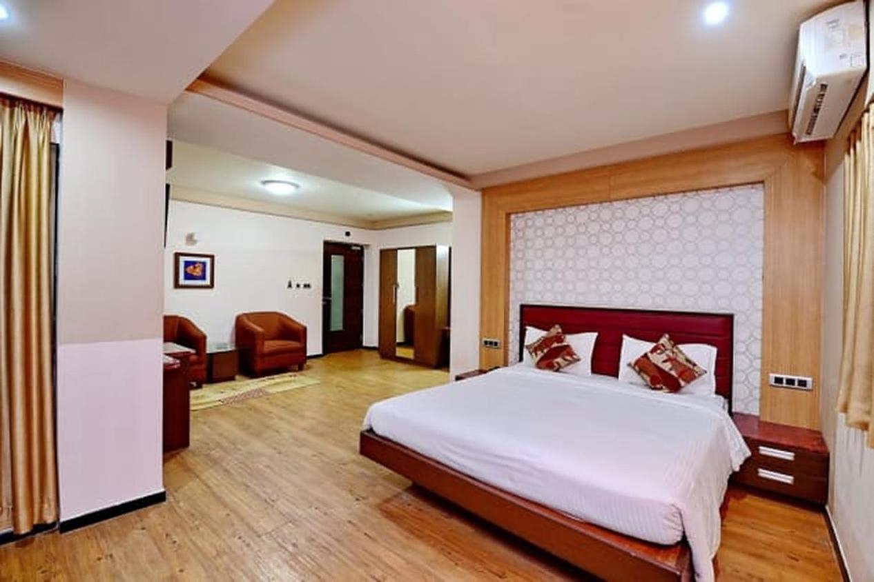 Gold Coast Beach Resort Пури Екстериор снимка