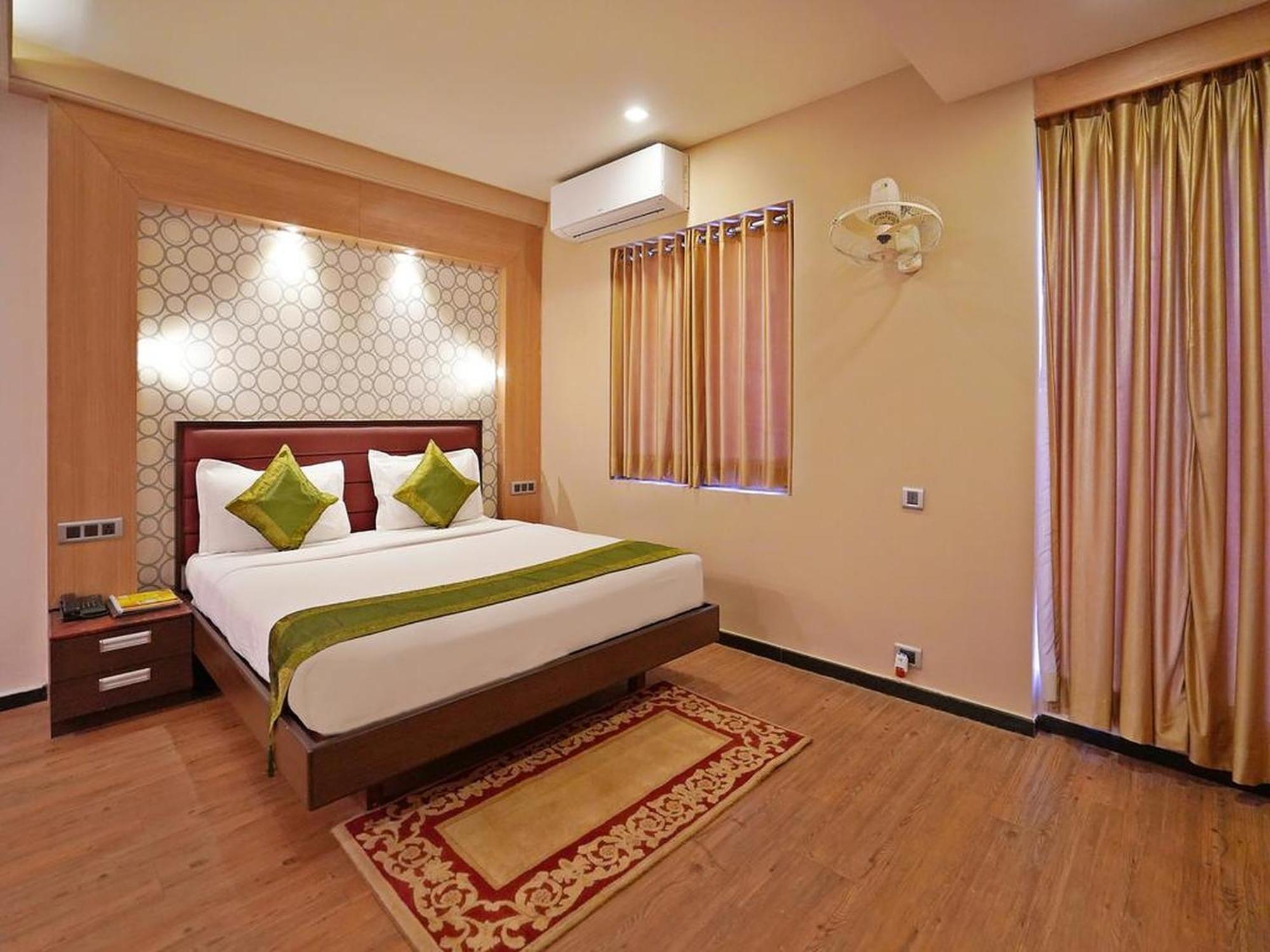 Gold Coast Beach Resort Пури Екстериор снимка